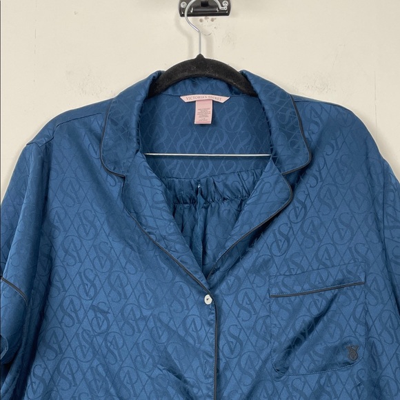 Victoria's Secret Satin 2 PC Short Pajama Set Women L Navy Blue Allover VS Logo - Picture 3 of 10